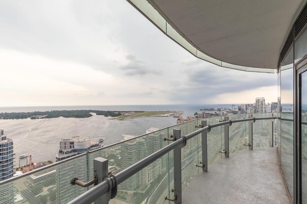 Cloud 9 in Downtown Toronto photo 2