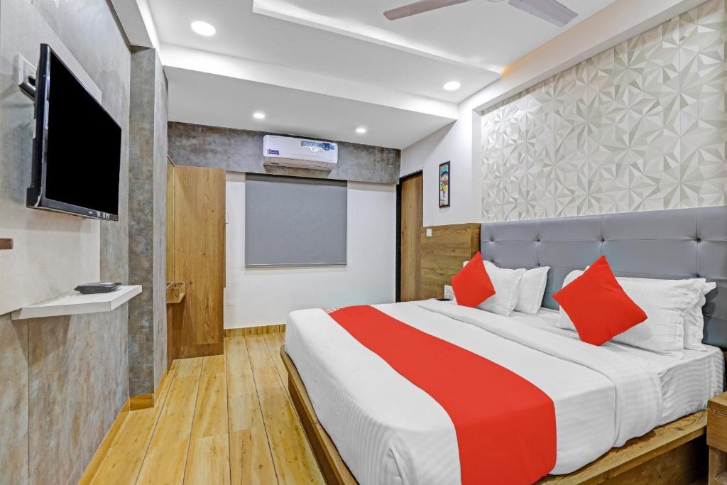 OYO Hotel R S Palace photo 2