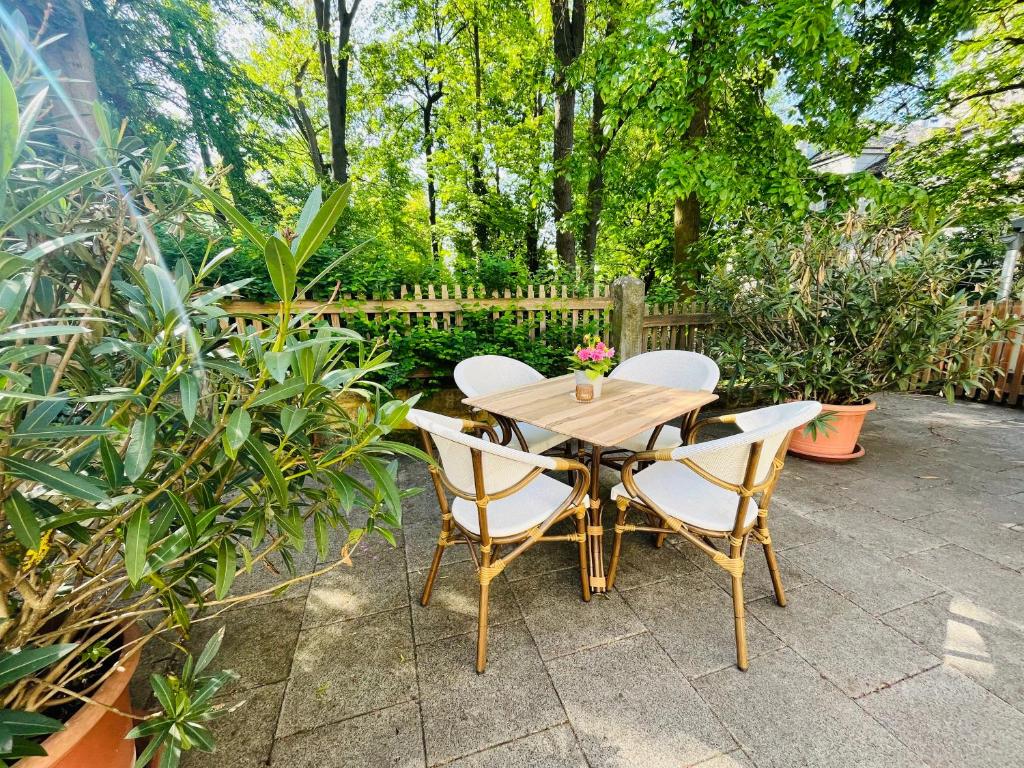 Ferienwohnungen an der Salvatorkirche - zentrales Apartmenthaus mit Terrasse photo 3