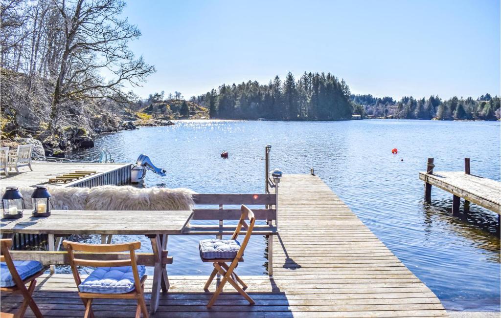 Beautiful Home In Frresfjorden With 4 Bedrooms, Sauna And Wifi photo 3