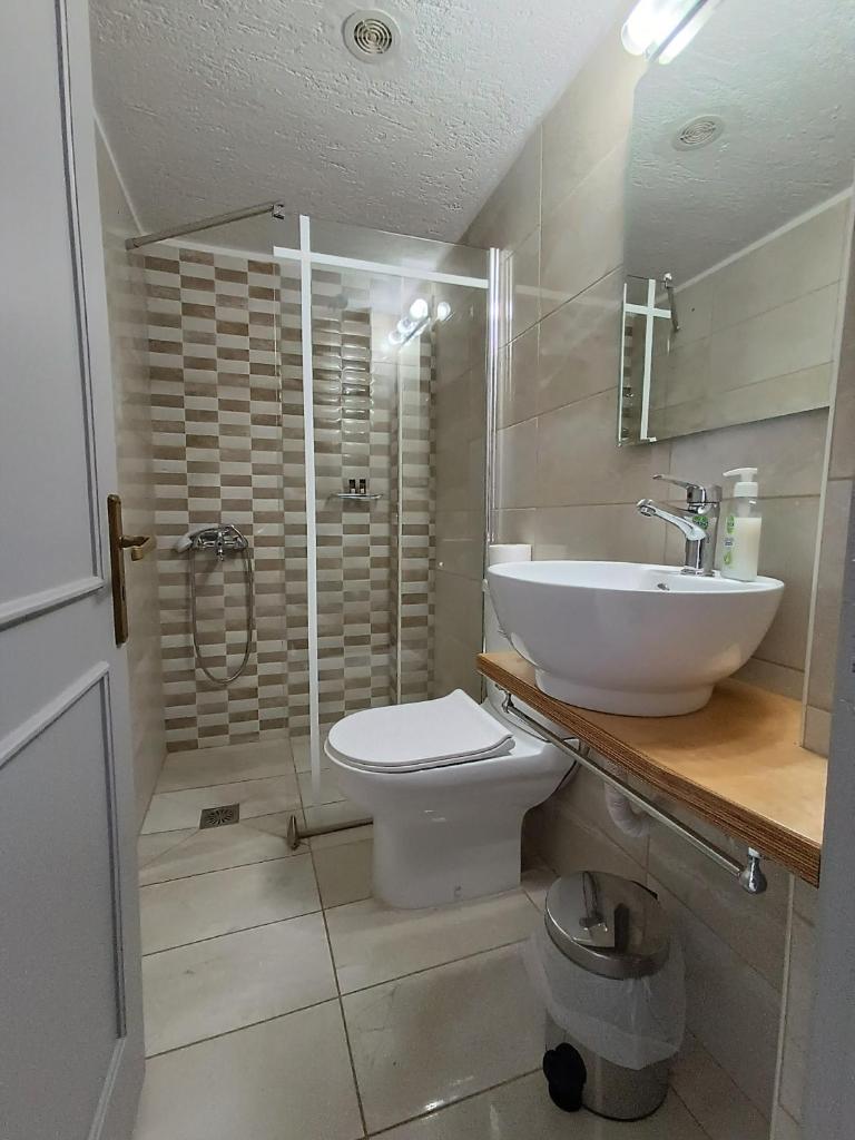 Emilia Apartments photo 3