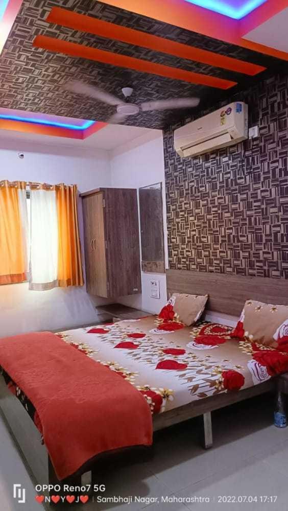 OYO Om Sai Restaurant And Lodging