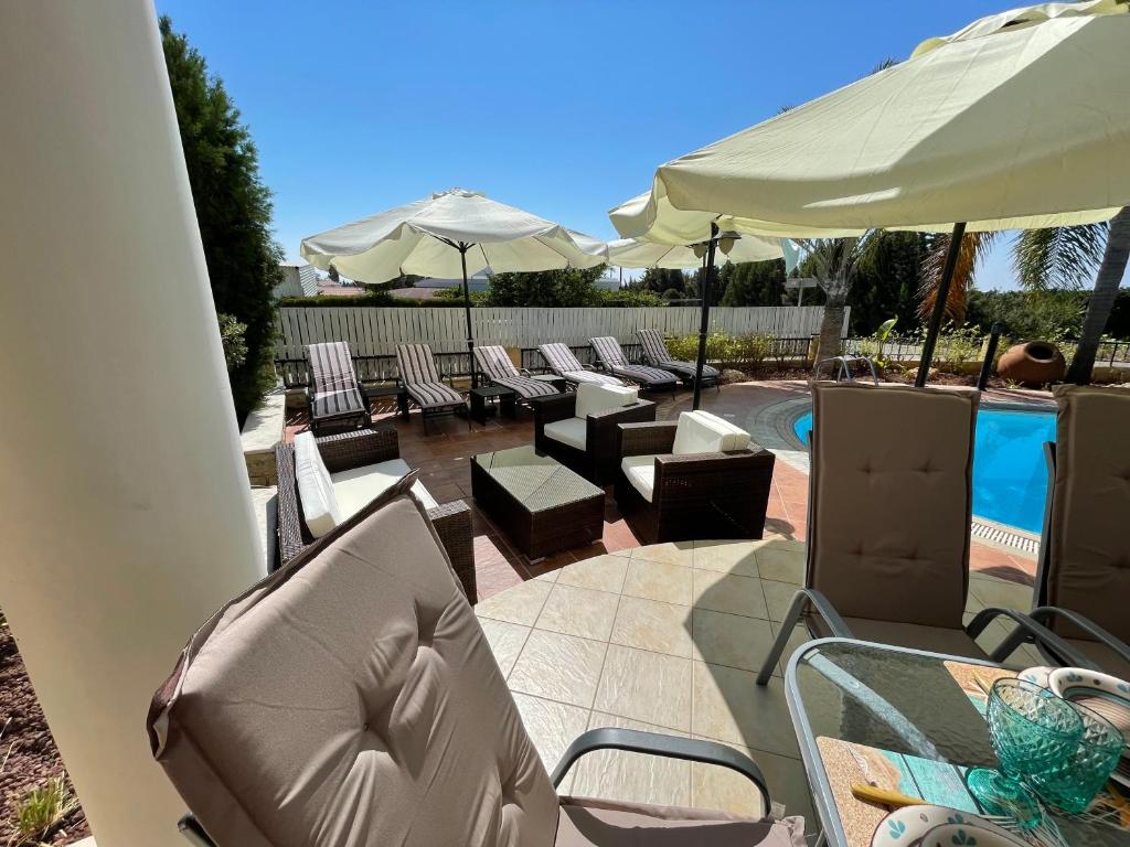 Coral Bay new furnished private villa with pool photo 2