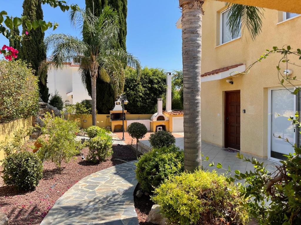 Coral Bay new furnished private villa with pool photo 4