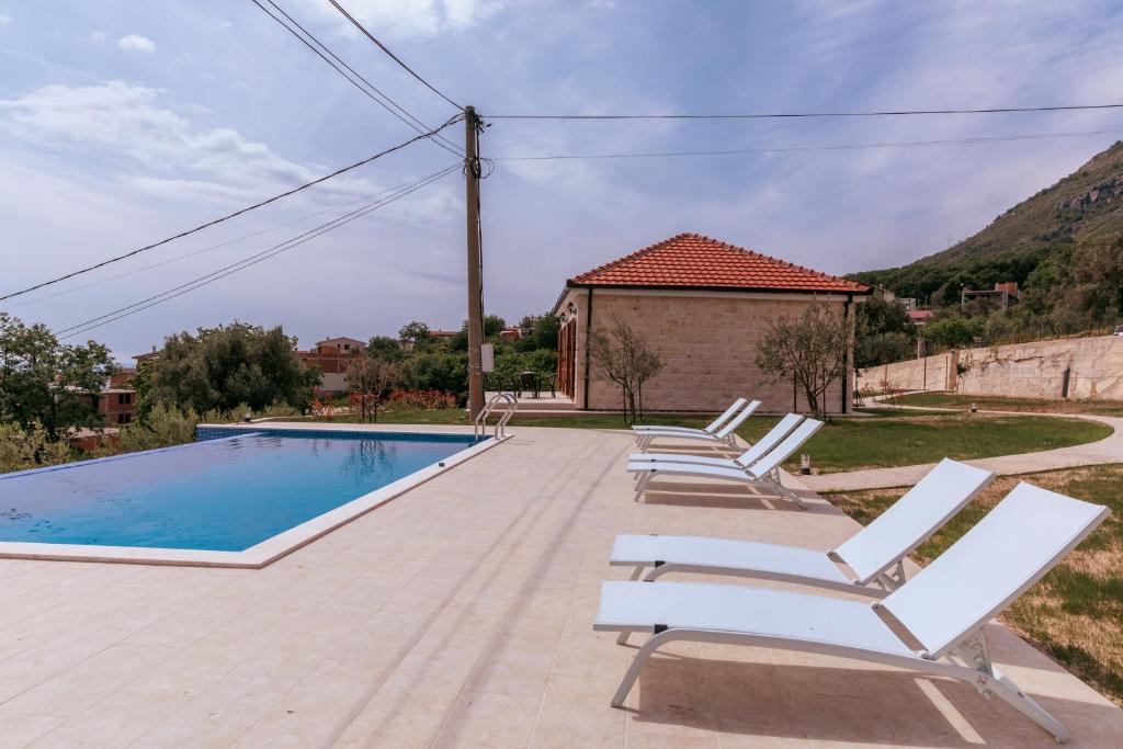Uphill Glavanovic Villas photo 3