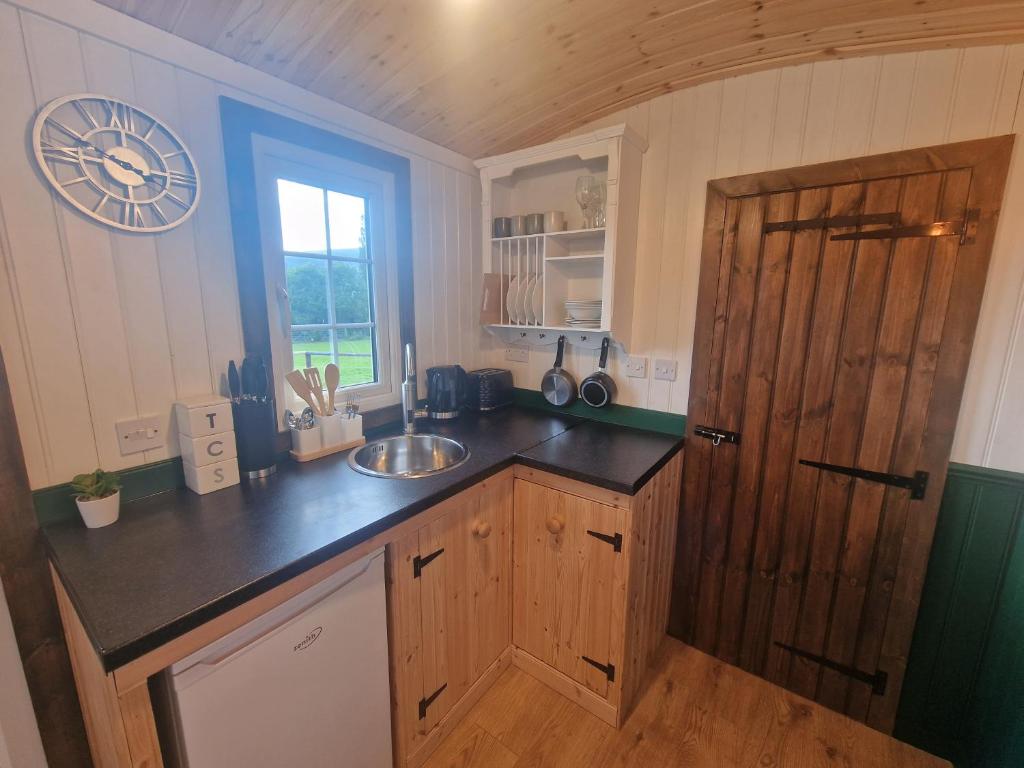 Cwtch Glamping Shepherds Huts photo 4