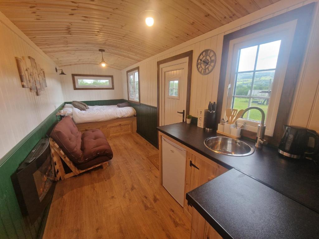Cwtch Glamping Shepherds Huts photo 2