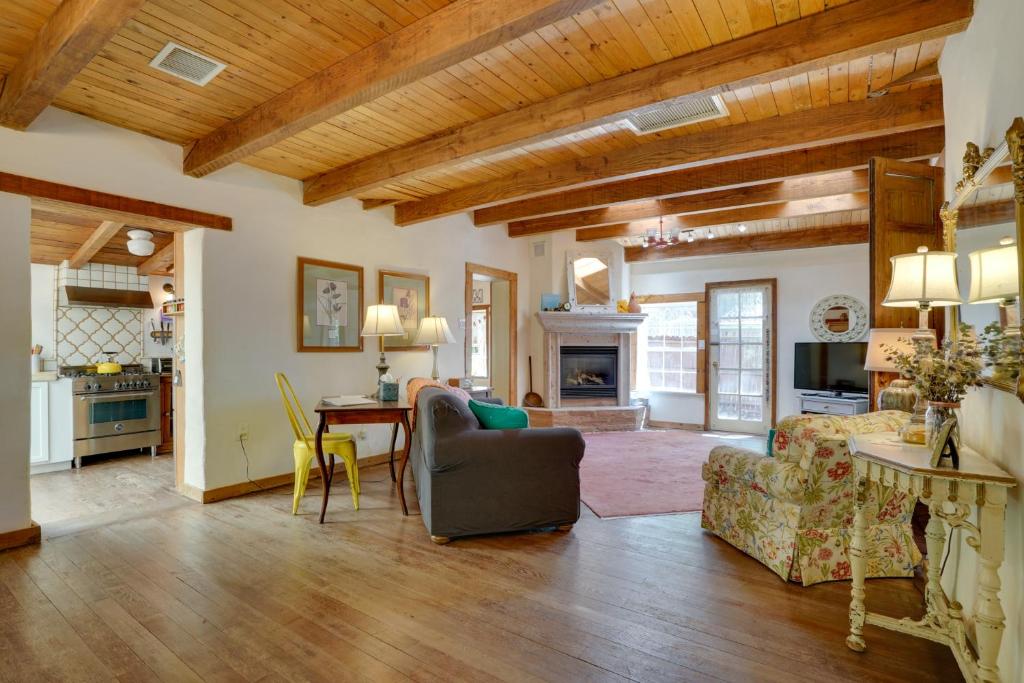 Patagonia Cottage with Patio and Yard Walk to Town! photo 2