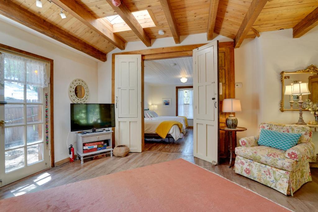 Patagonia Cottage with Patio and Yard Walk to Town! photo 4