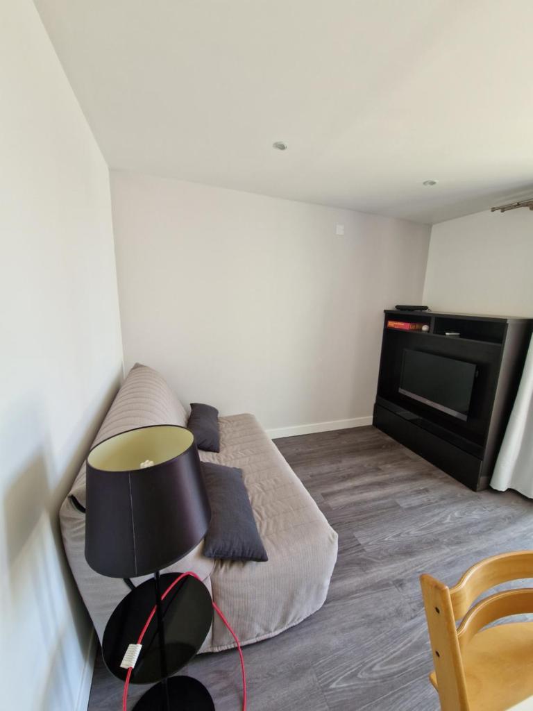 Appartement 2 pièces rénove avec accès piscine photo 4