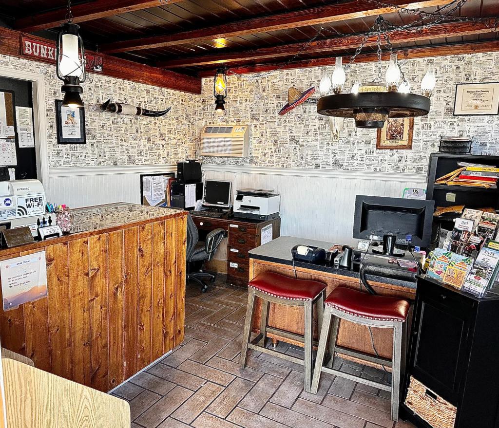 Buffalo Chip's Ranch House Motel photo 2