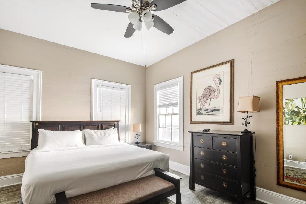 Duval Dream Loft on Duval by Brightwild photo 3