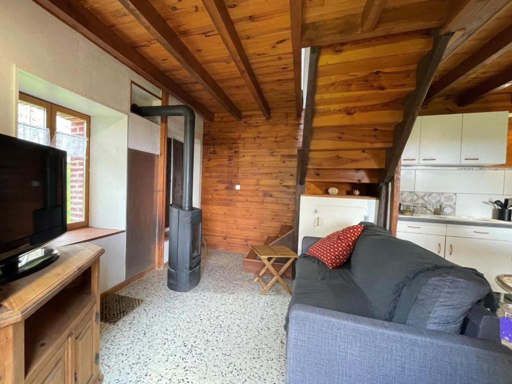 Gîte Châtel-Montagne, 2 pièces, 2 personnes - FR-1-489-447 photo 2