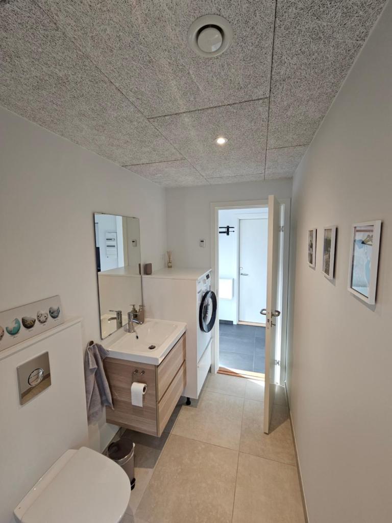 Brand new apartment with stunning skyline views photo 4