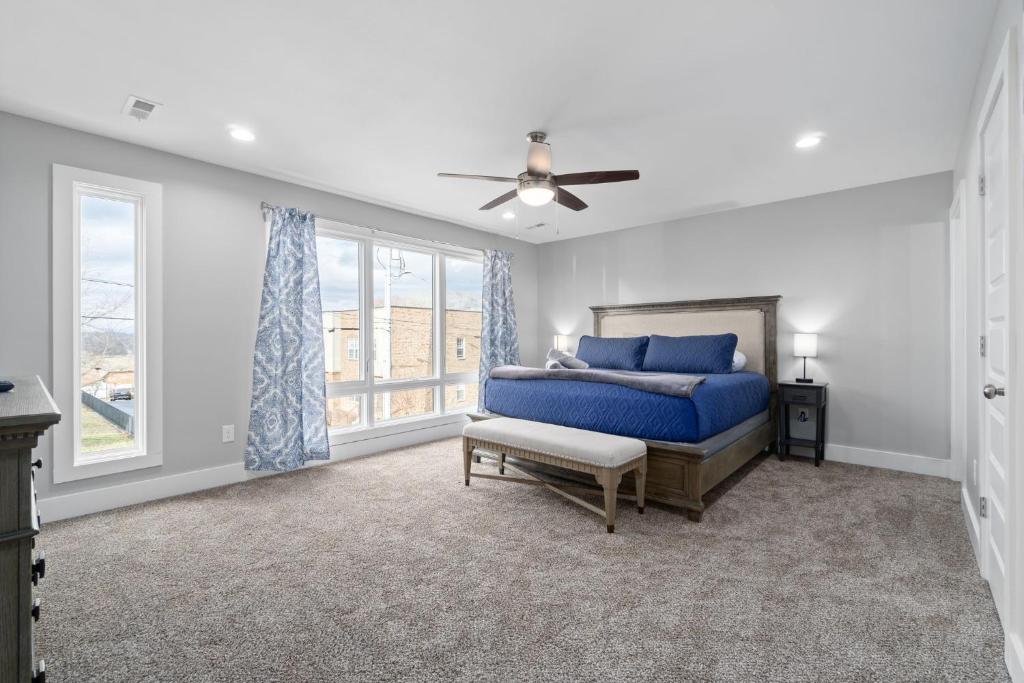 Upscale Downtown Condo W Outdoor Patio And Parking photo 4