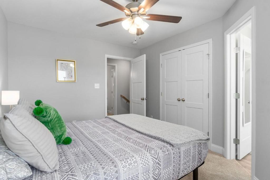 Modern Condo Close To Downtown Clarksville photo 4