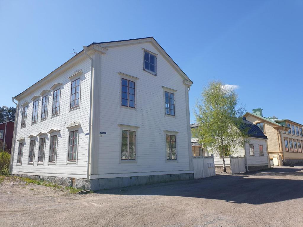 Välrenoverad fin lägenhet i charmigt område photo 2