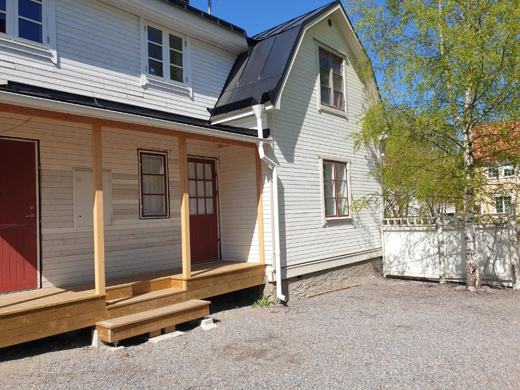 Välrenoverad fin lägenhet i charmigt område photo 1