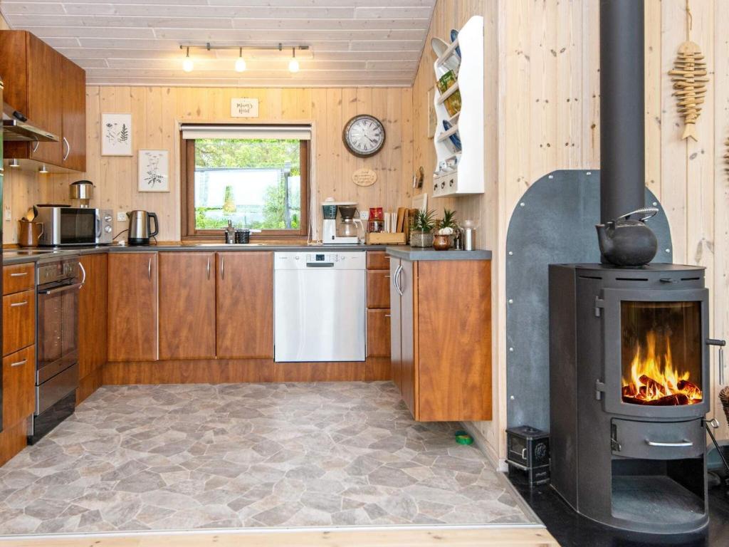 Four-Bedroom Holiday home in Hemmet 5 photo 1