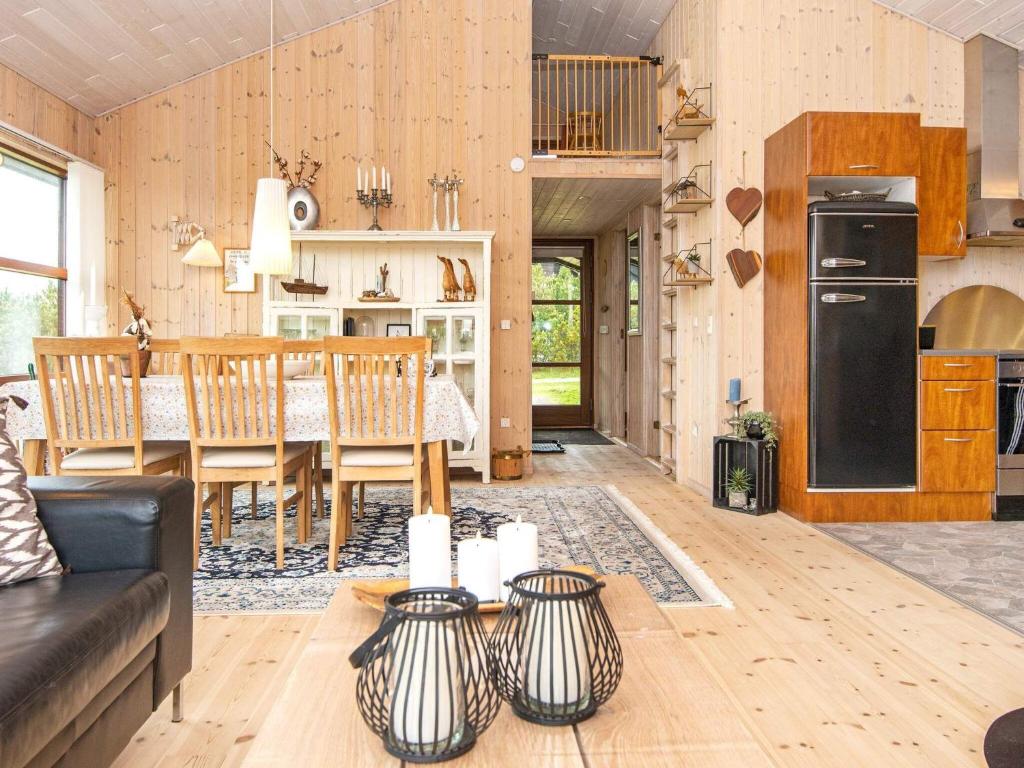 Four-Bedroom Holiday home in Hemmet 5 photo 3