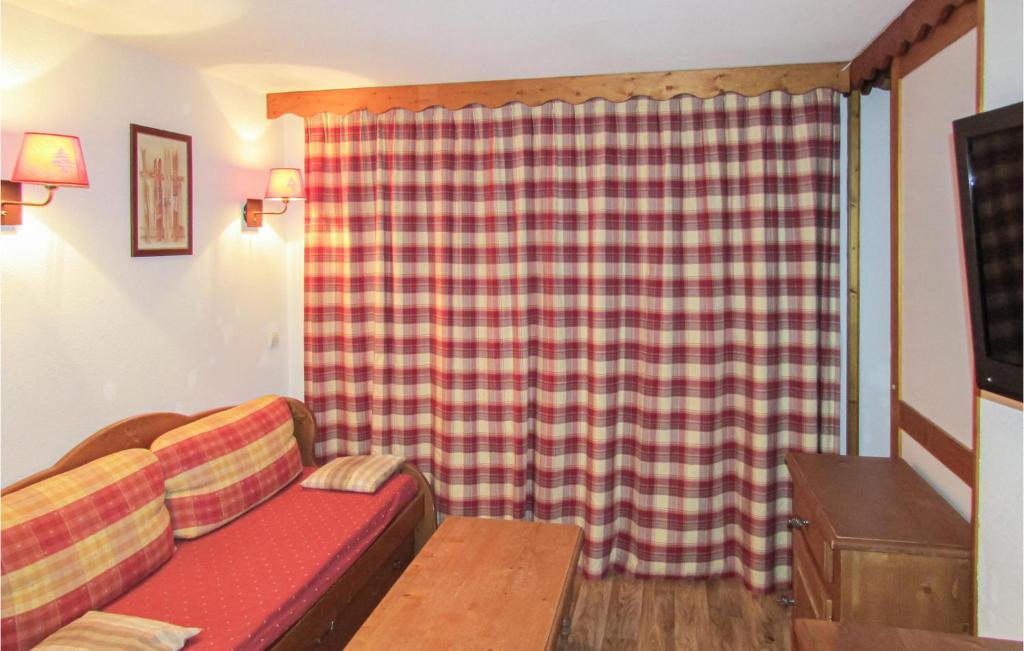 Nice Apartment In Puy St Vincent With Wifi, Outdoor Swimming Pool And Sauna photo 1