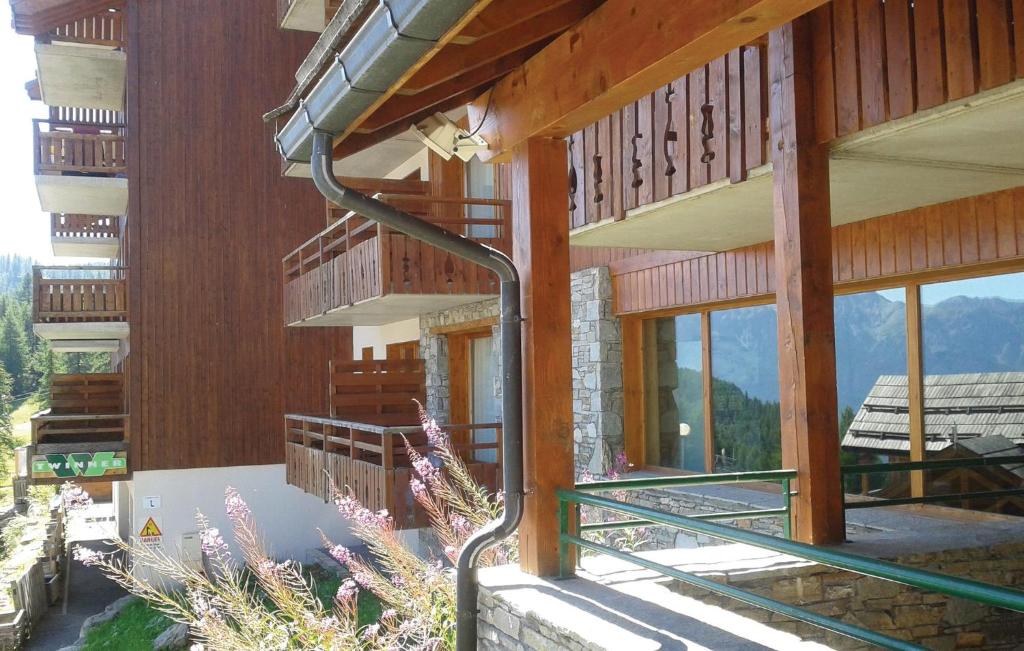 Nice Apartment In Puy St Vincent With Wifi, Outdoor Swimming Pool And Sauna photo 2