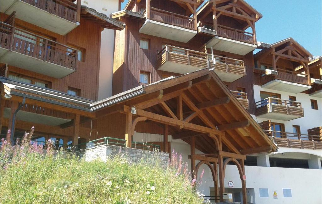 Nice Apartment In Puy St Vincent With Wifi, Outdoor Swimming Pool And Sauna photo 3