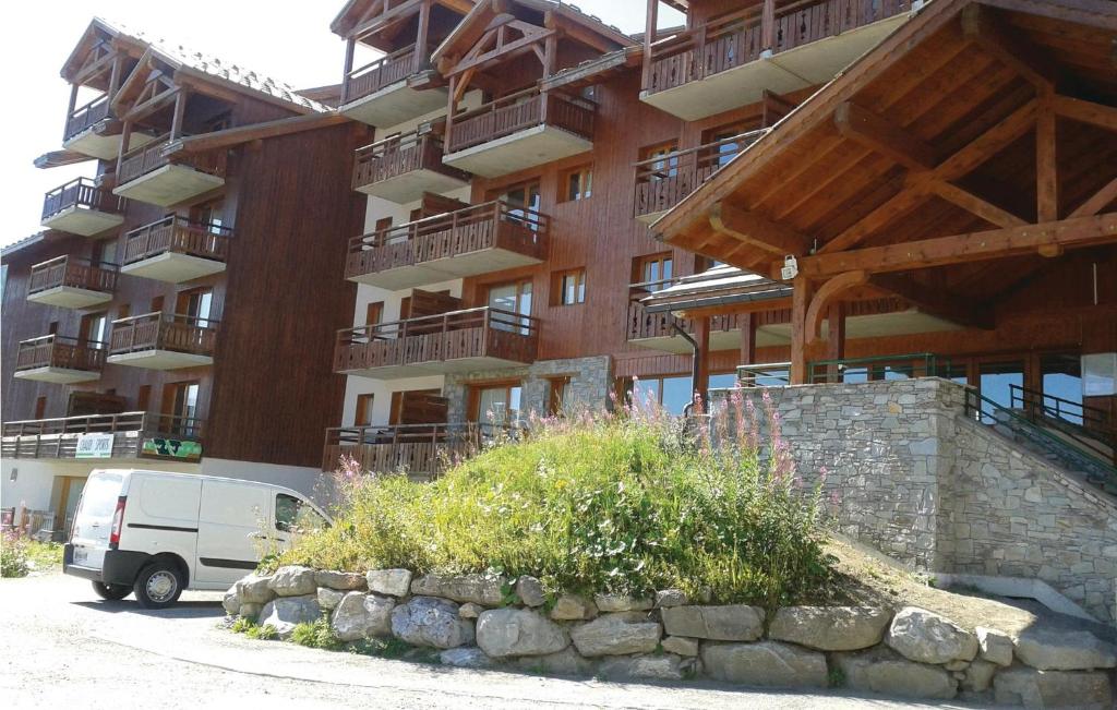 Nice Apartment In Puy St Vincent With Wifi, Outdoor Swimming Pool And Sauna photo 4