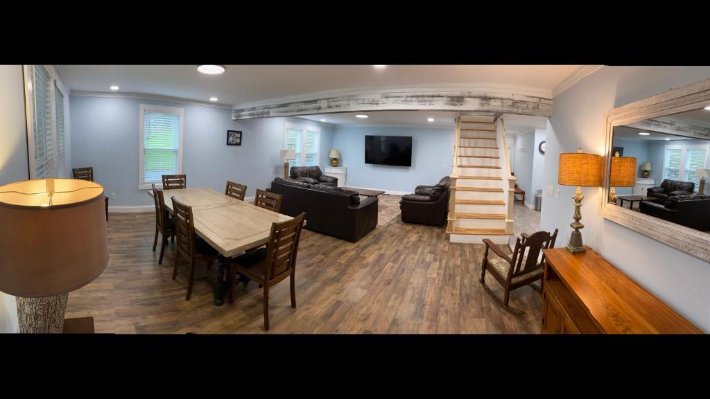 1st Class Rentals The Thurman Munson House image