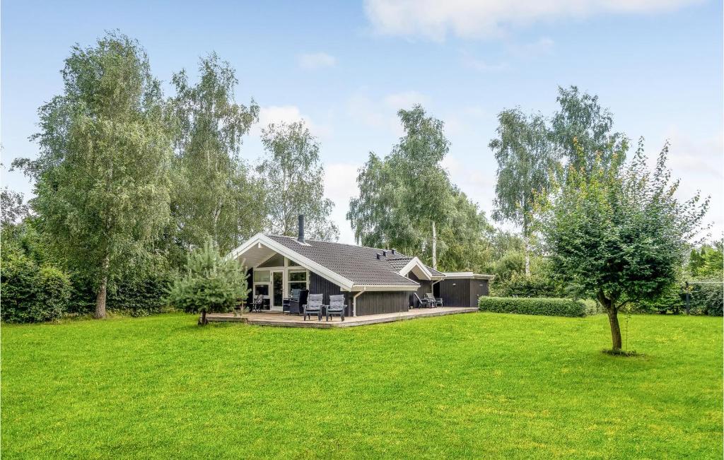 Amazing Home In Fllenslev With 3 Bedrooms And Wifi photo 1