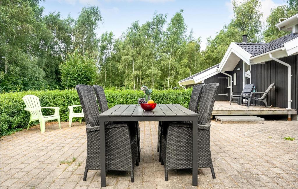 Amazing Home In Fllenslev With 3 Bedrooms And Wifi photo 3