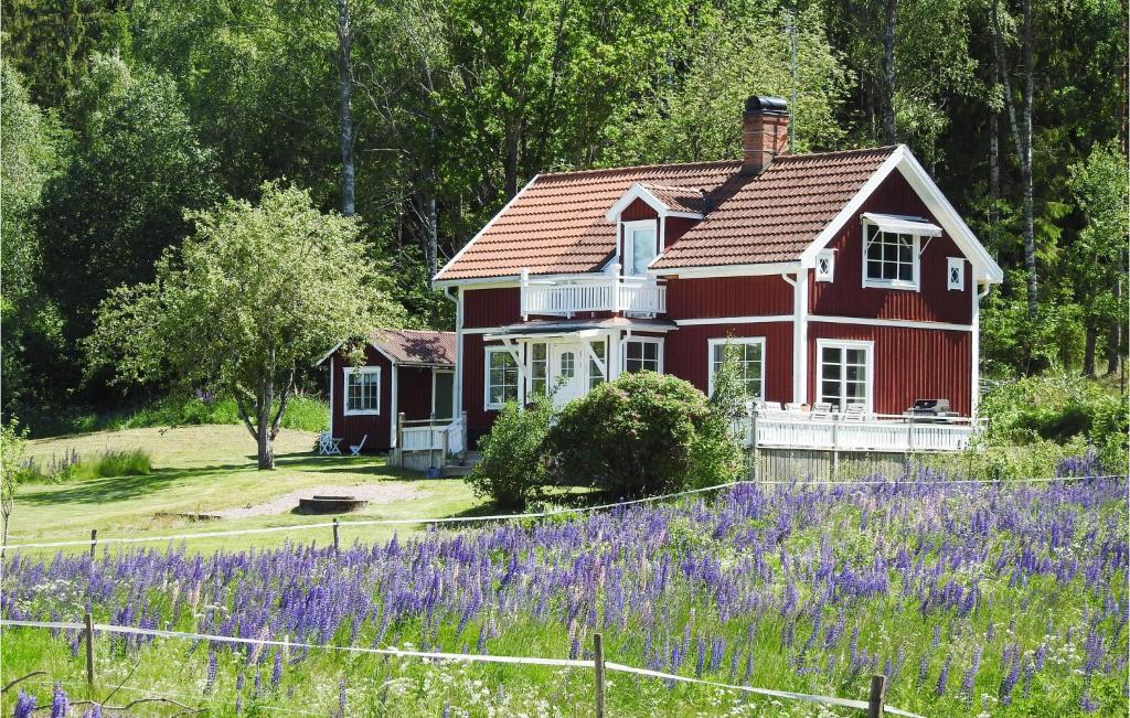 Awesome Home In Kristinehamn With 3 Bedrooms And Wifi photo 1