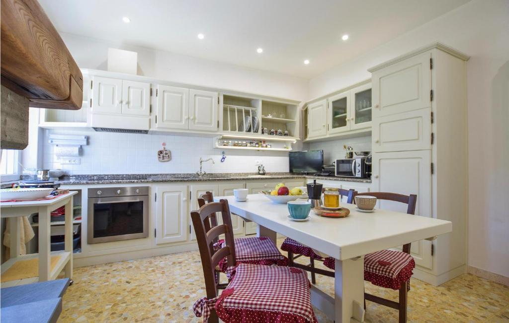 Nice Apartment In Camaiore With 3 Bedrooms And Wifi photo 4