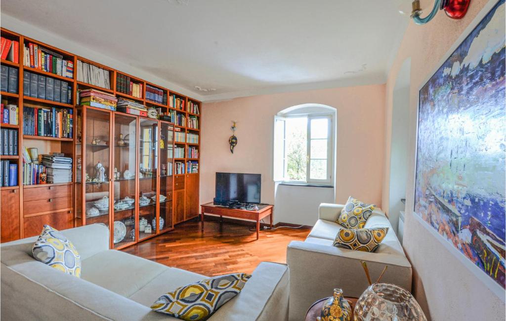 Awesome Apartment In Cogorno With Wifi And 3 Bedrooms photo 4