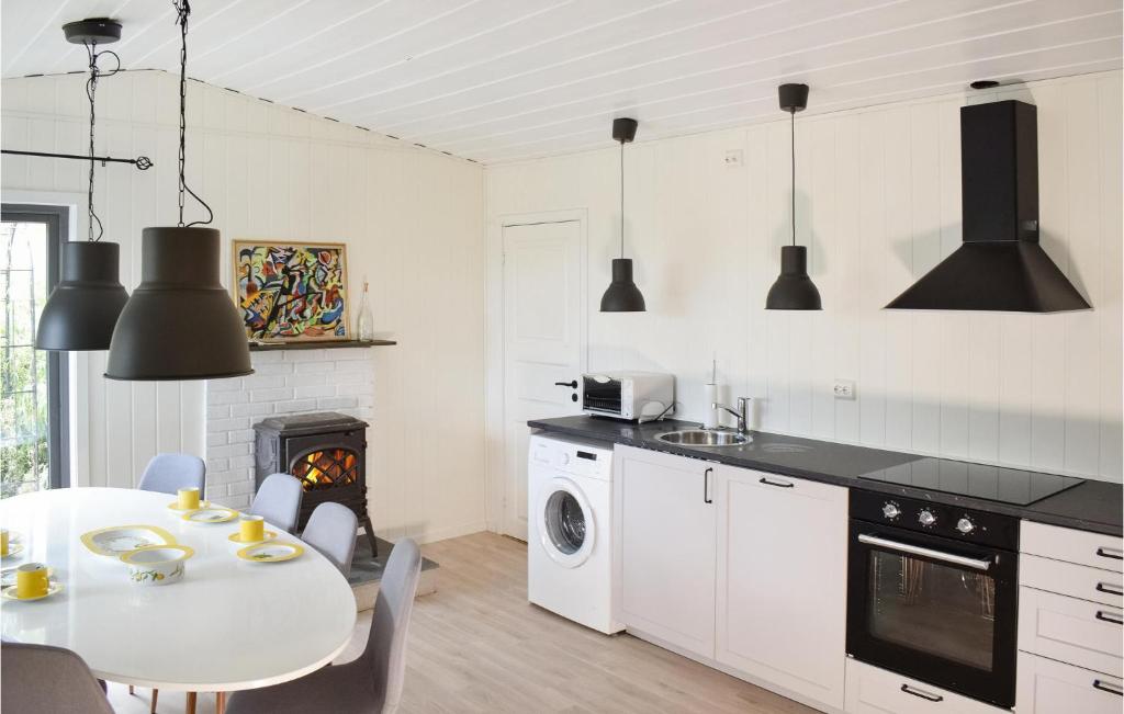 Amazing Home In Kopervik With Wifi And 3 Bedrooms photo 1