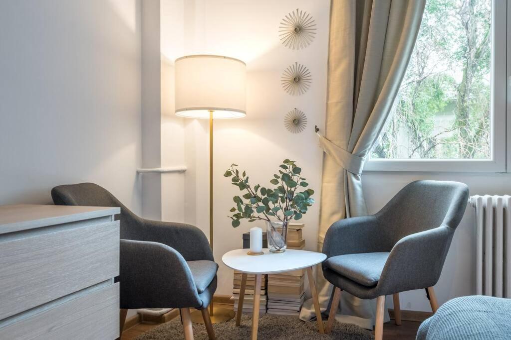 Charming Studio - City Center - Tap to explore photos