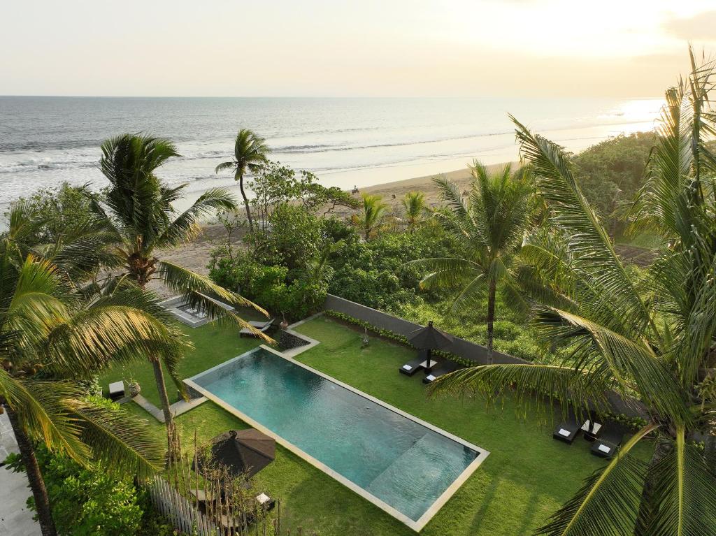 Black Beach Villa by Nakula photo 3