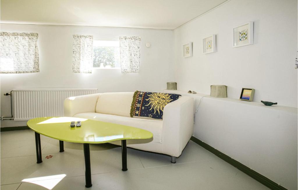 Nice Home In Hrby With 1 Bedrooms And Wifi photo 3
