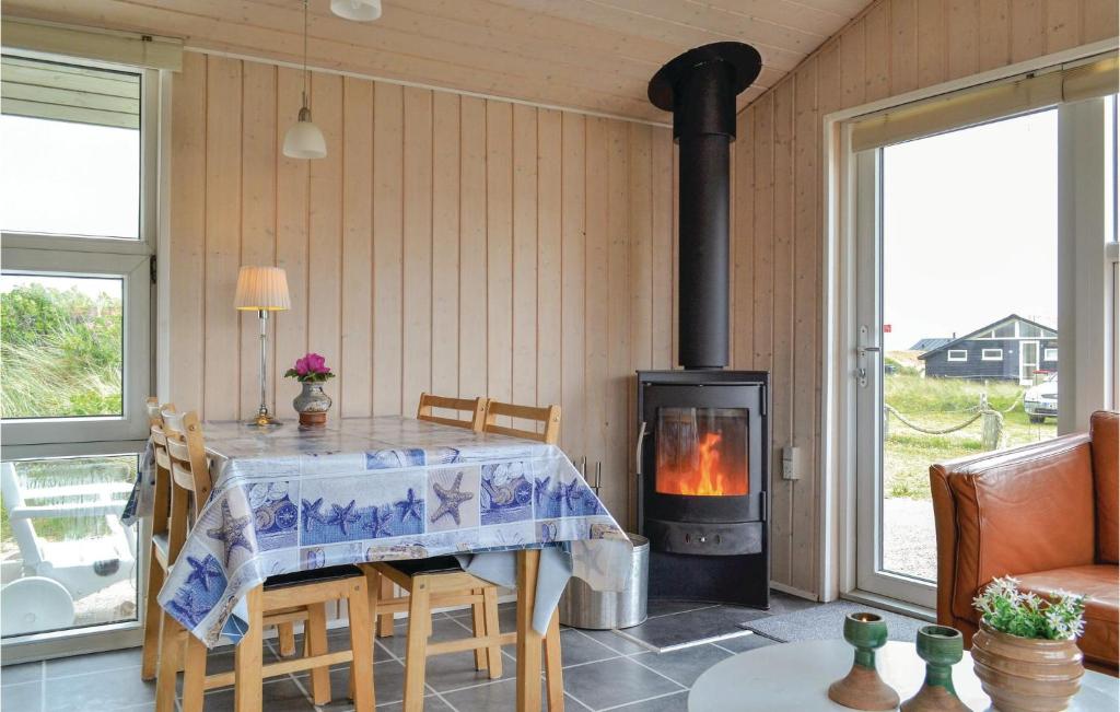 Nice Home In Hvide Sande With 2 Bedrooms, Sauna And Wifi photo 3
