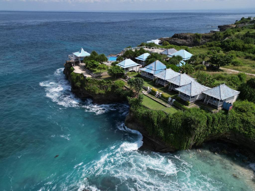 Cliff Park Lembongan - Tap to explore photos