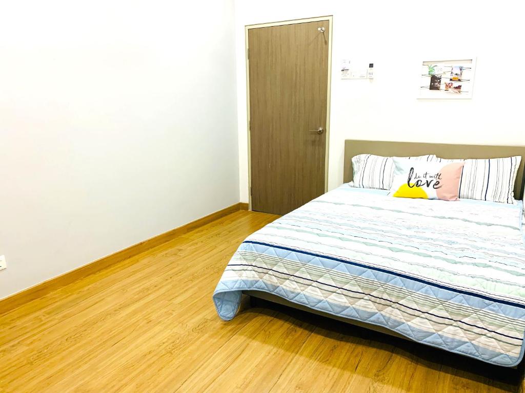 A43 near Setia City Convention Centre & Bukit Raja photo 1