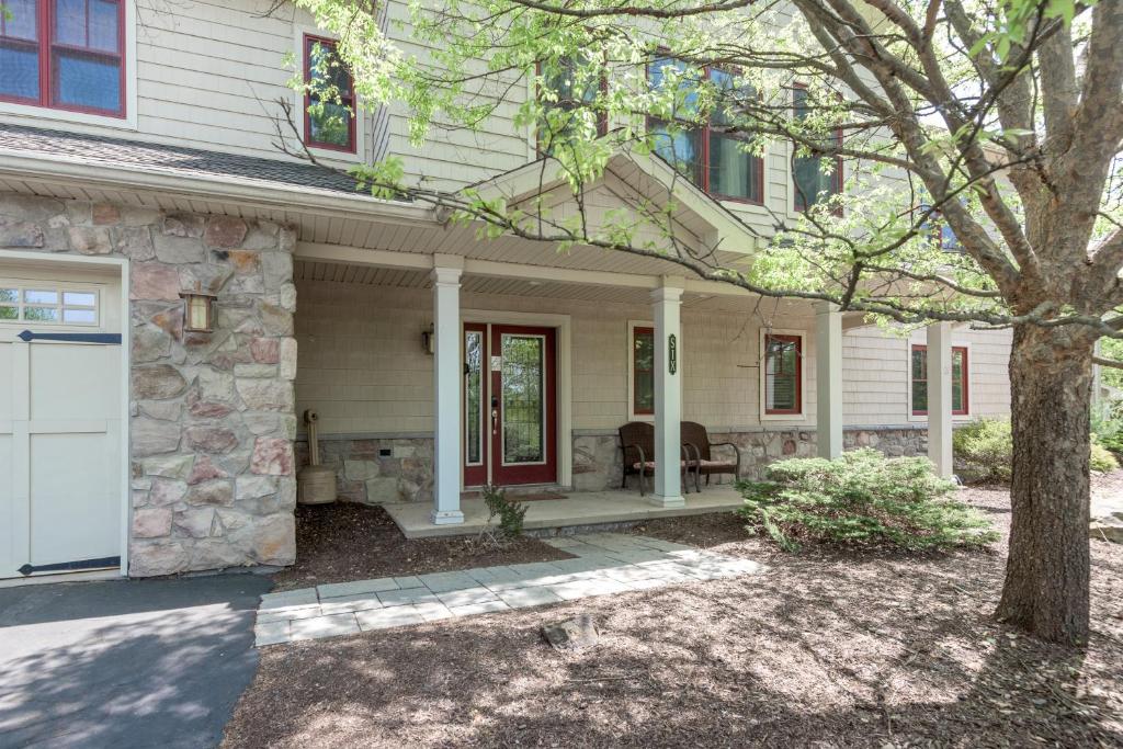 6 Fieldstone Ct photo 3