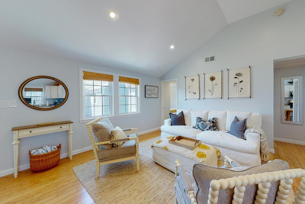 Downtown Beach Cottage photo 4