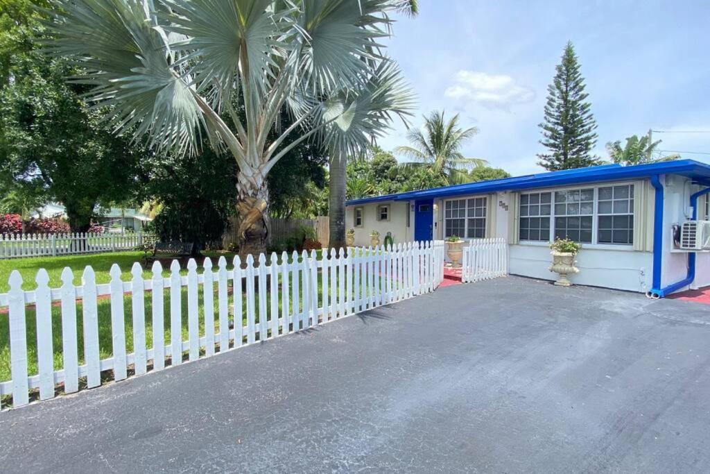 Great location Pool home w Pool table 5br - Tap to explore photos