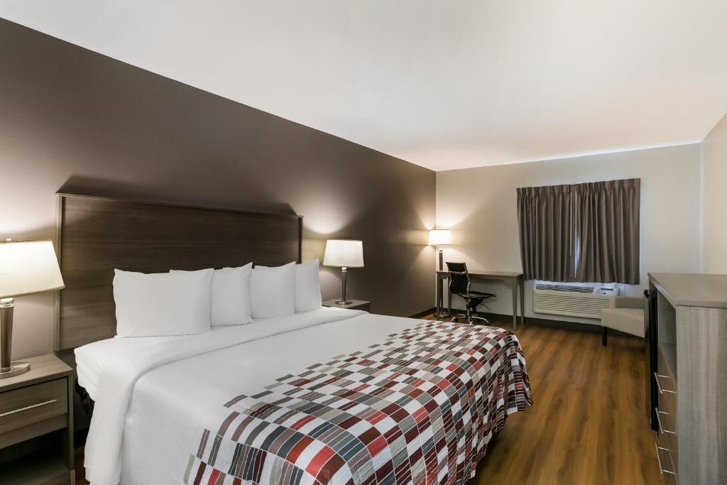 Red Roof Inn Denver image
