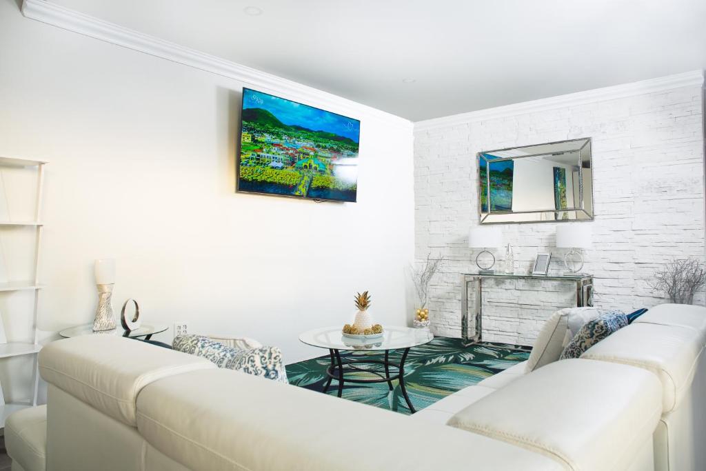 La Vue de Basseterre - Luxury in Bird Rock photo 2