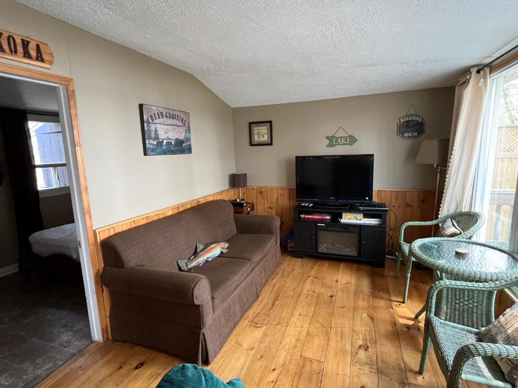 The “Bear” waterfront cabin in Muskoka photo 4