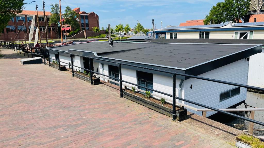 Woonboot 4 Harderwijk photo 3