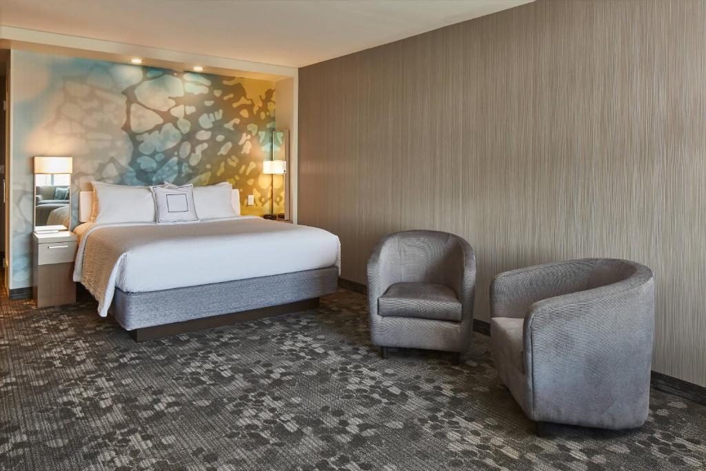 Courtyard by Marriott Albany Troy/Waterfront - Tap to explore photos