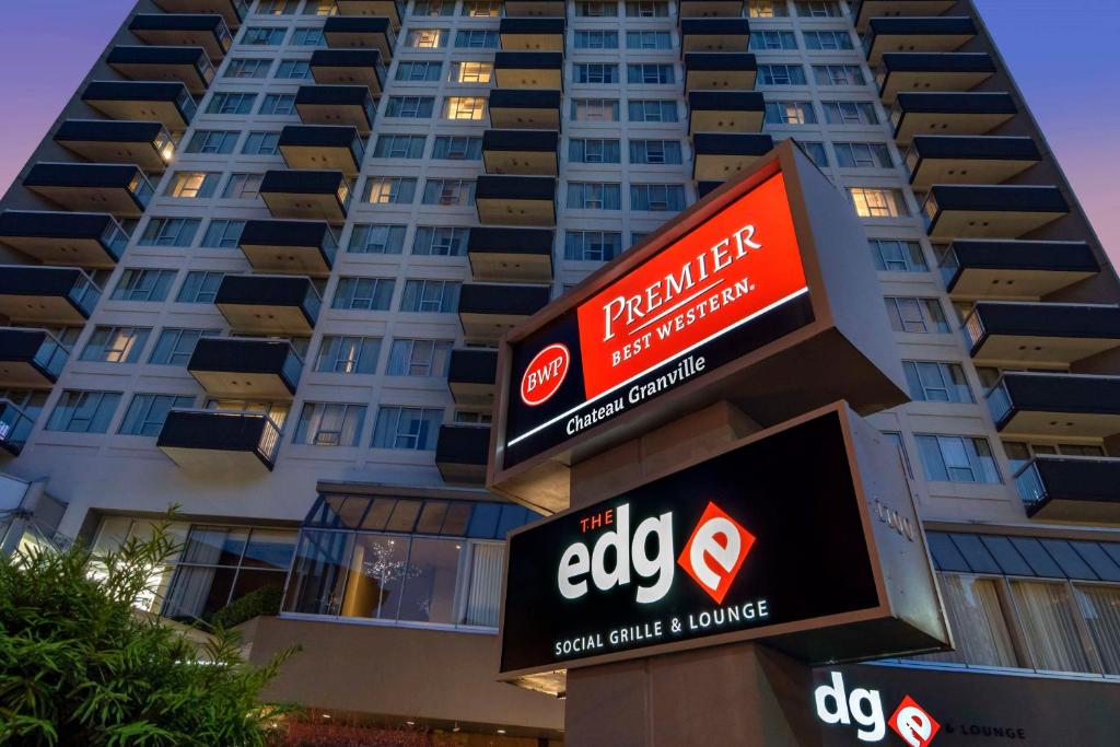 Best Western Premier Chateau Granville Hotel & Suites & Conference Centre photo 1